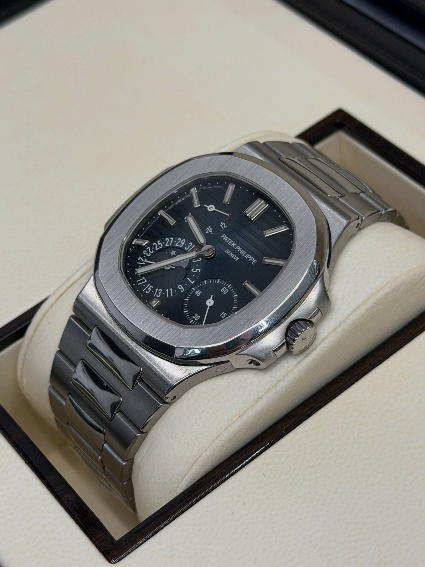Patek Philippe Nautilus 5712 boxed